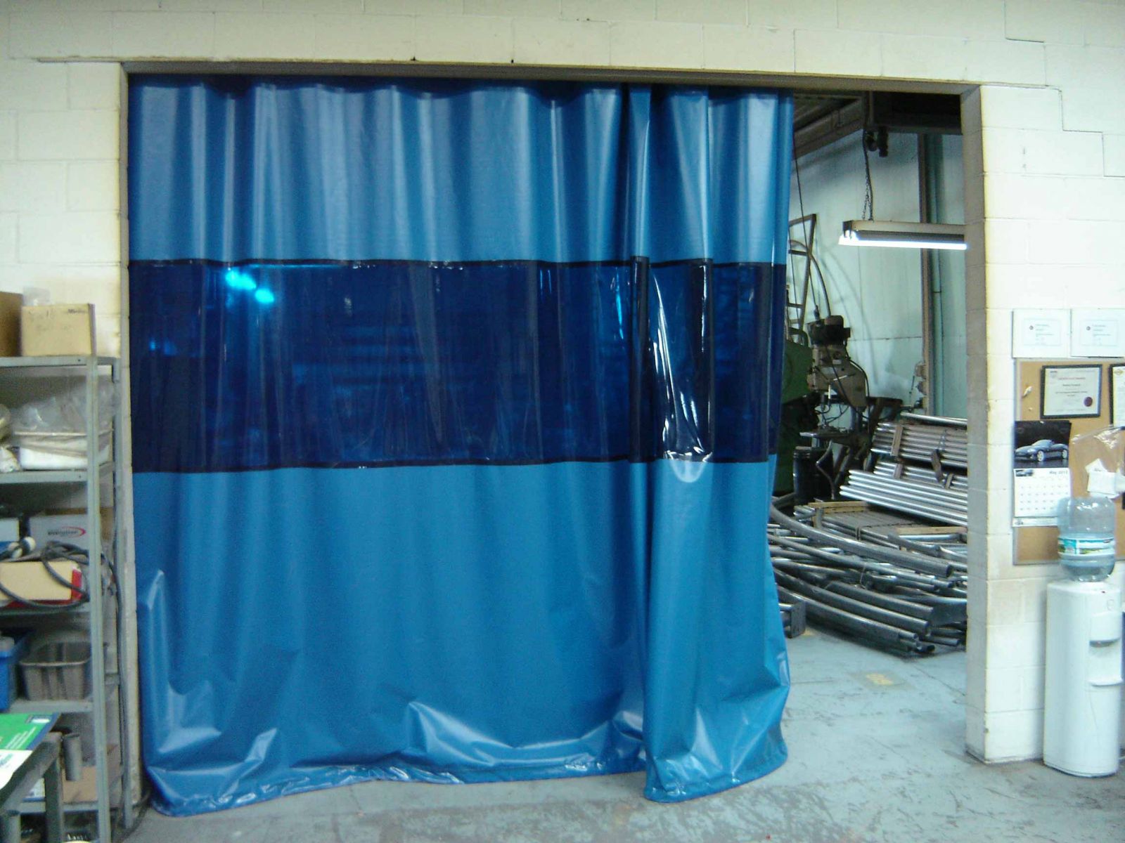 Изготовление шторок. ПВХ шторы на ворота 4200×3500. Тепловая ПВХ завеса ленточная термоштора прозрачная 100мм. Полиэтиленовые шторы для гаража. Занавес для гаража.
